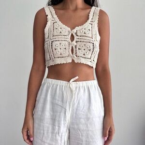 Julia By Love J Neutral Color Crochet Three Button Front Cropped Tank Top Size M